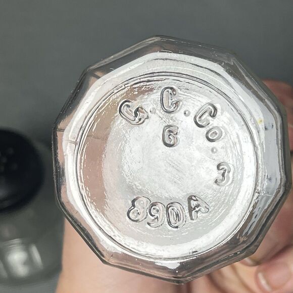Vintage G. C. Co Paneled Clear Glass Black Metal Lid Salt & Pepper Shaker-UV - Picture 15 of 15